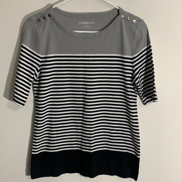 Croft & Barrow top, Size small, very good condition, button shoulders (faux) - Picture 1 of 5